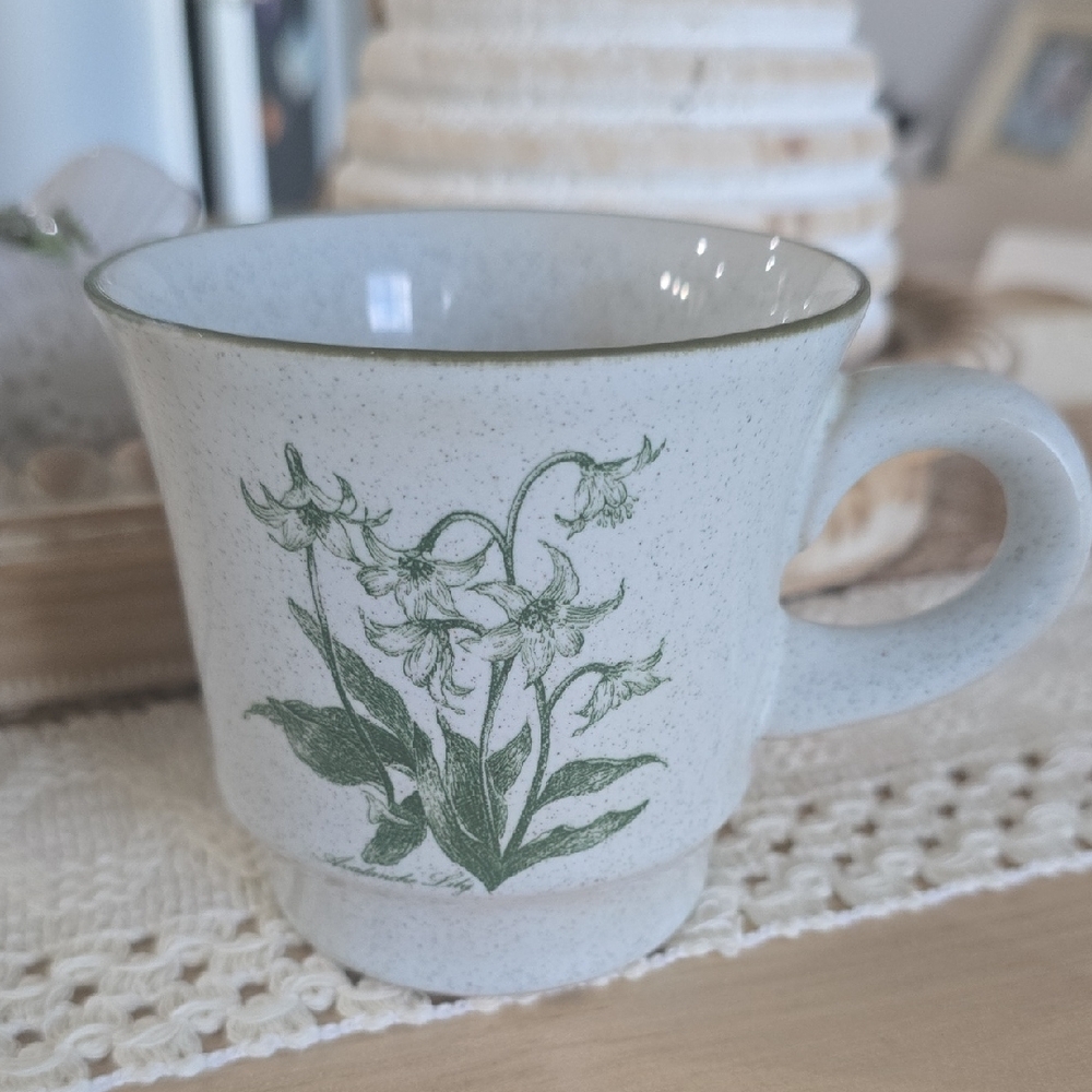 Noritake Stoneware Mug with Mountain Flowers